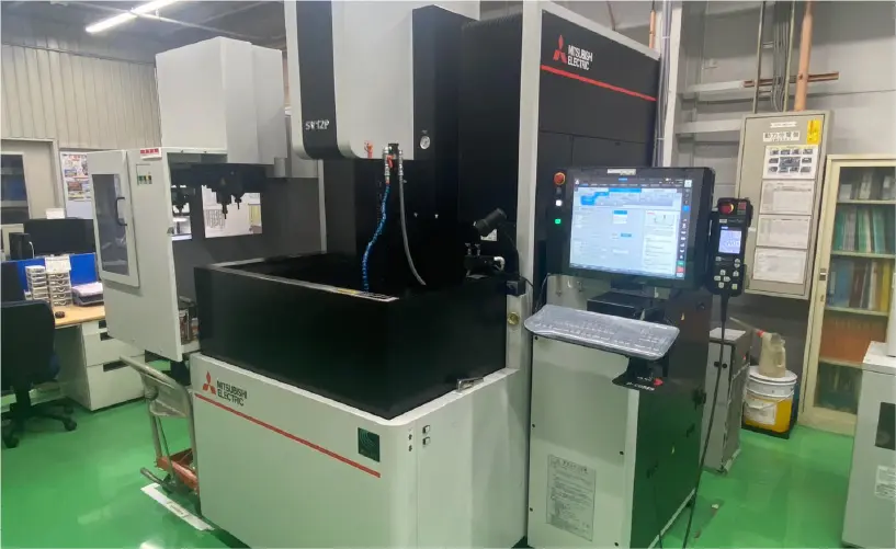 型彫放電加工機